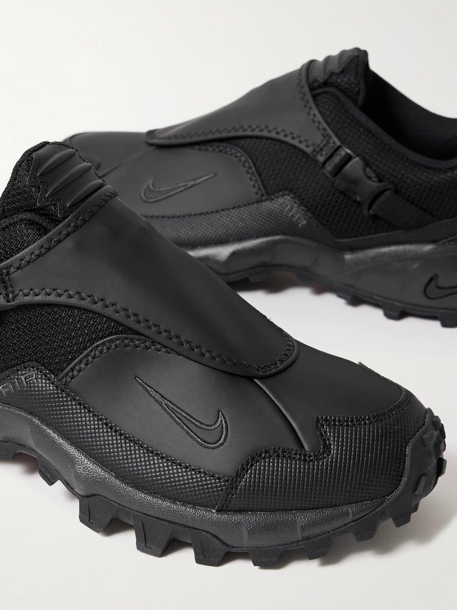 ACG Phassad Triple Black