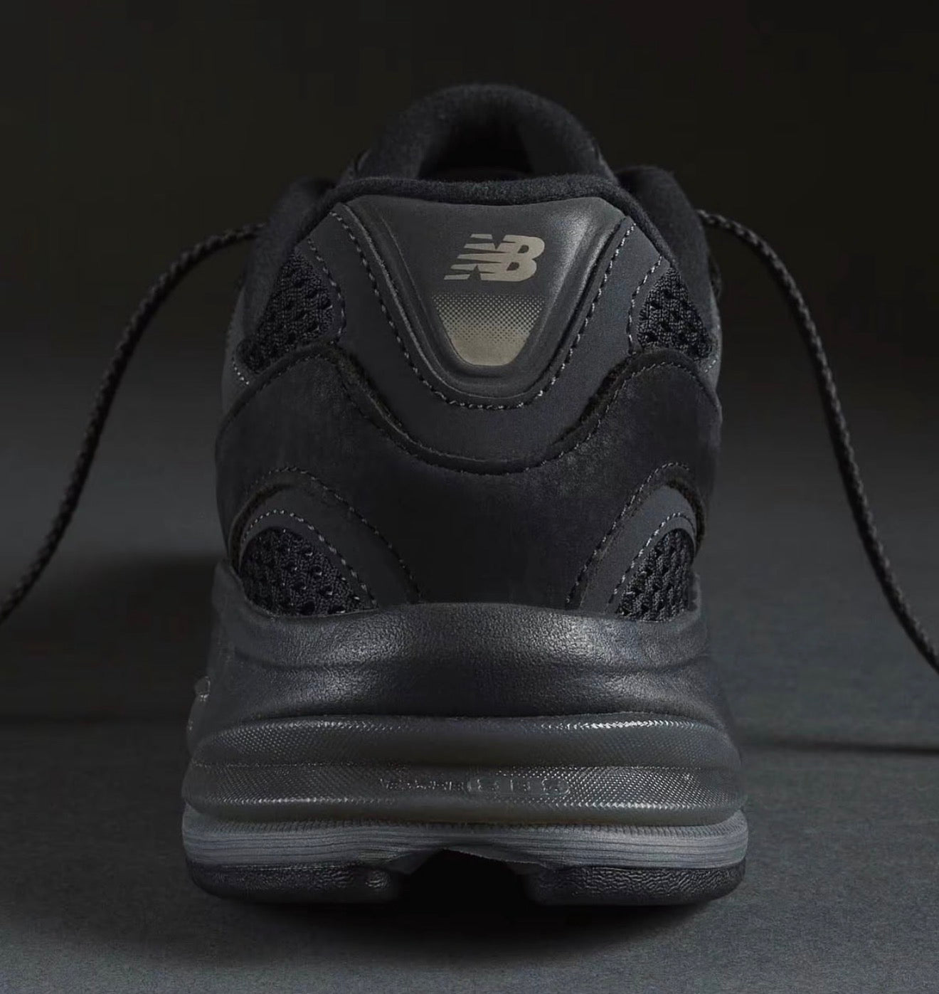 NB Balance 2010 Black