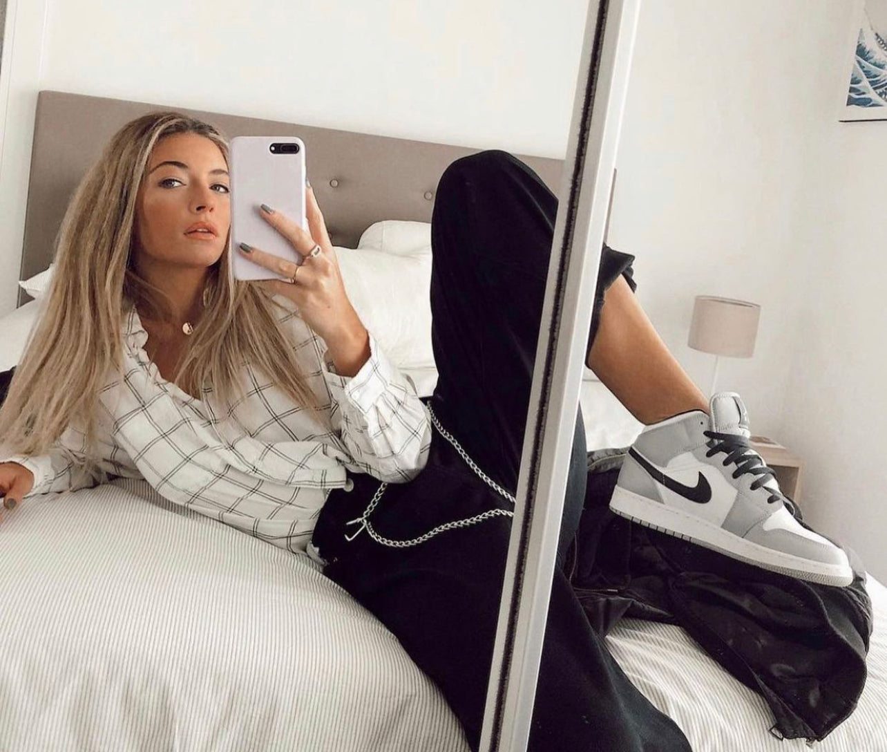 WMNS Air Jordan 1 Mid “Smoke Grey”