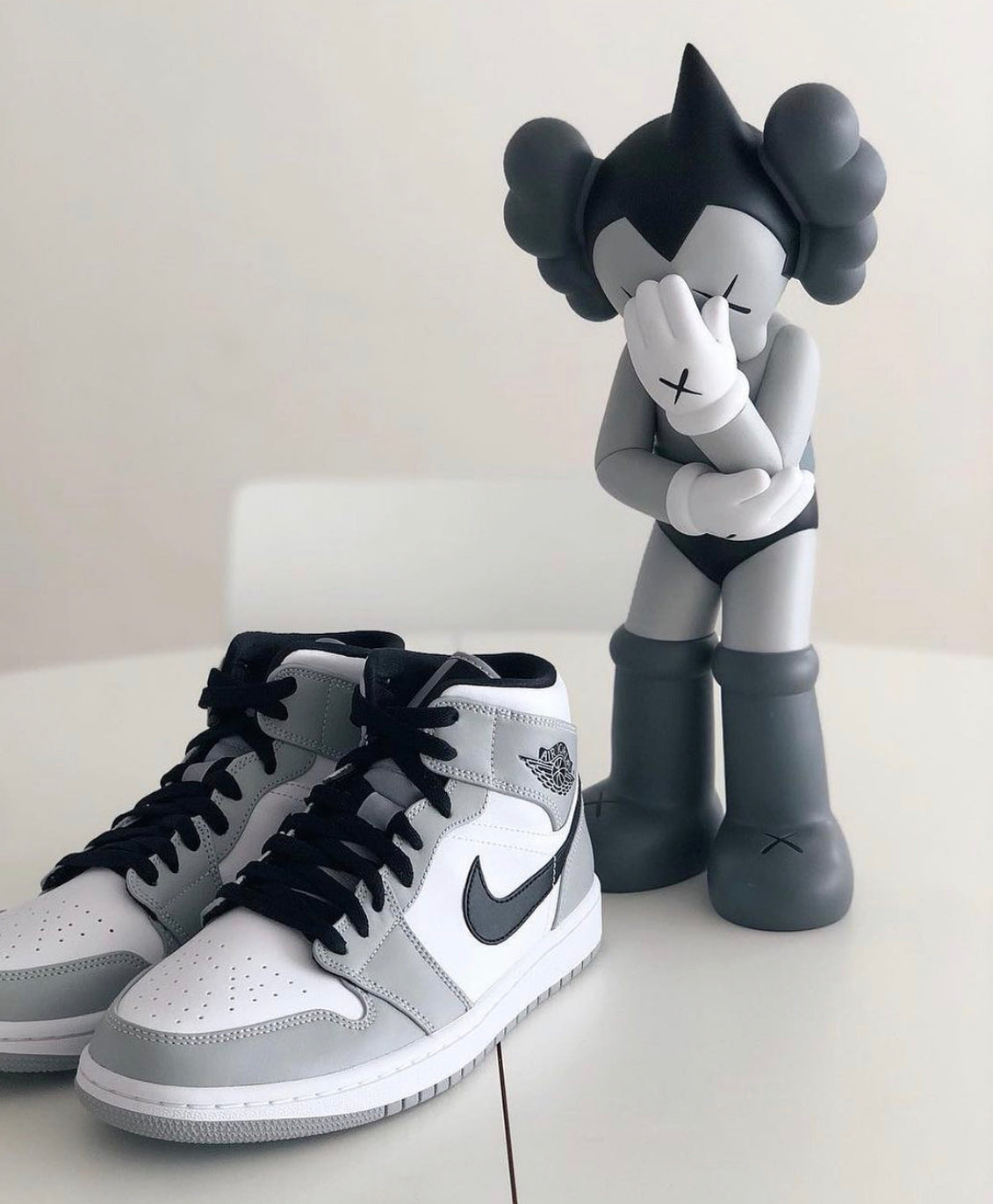 WMNS Air Jordan 1 Mid “Smoke Grey”